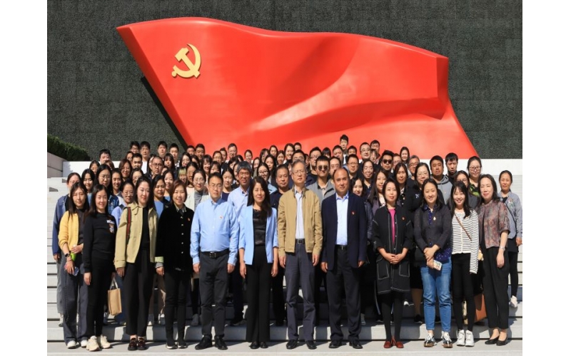 新华书店总店全体员工赴中国共产党历史展览馆参观学习