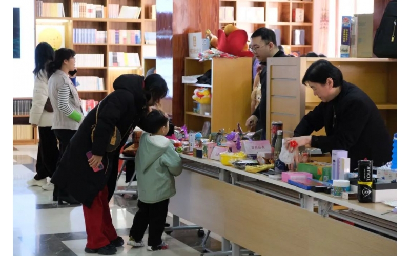 益友相伴 善美同行 丨 新华书店总店工会举办第三届“玫瑰市集”公益活动